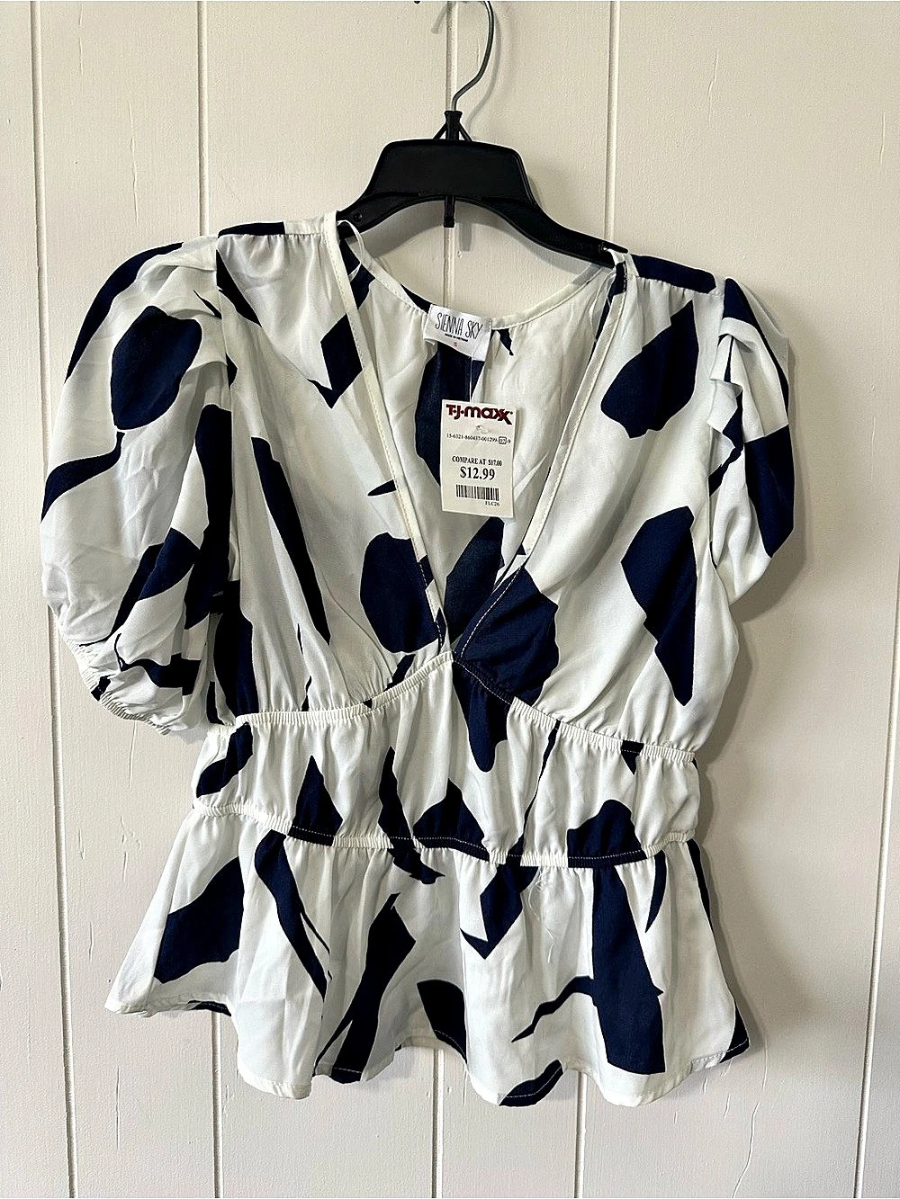 F21 Abstract Short Sleeve Blouse in White & Blue Size Small NWT